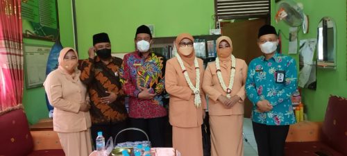 Read more about the article Kunjungi MAN 2 Situbondo, Kakanwil Kemenag Jatim Apresiasi Prestasi Madrasah